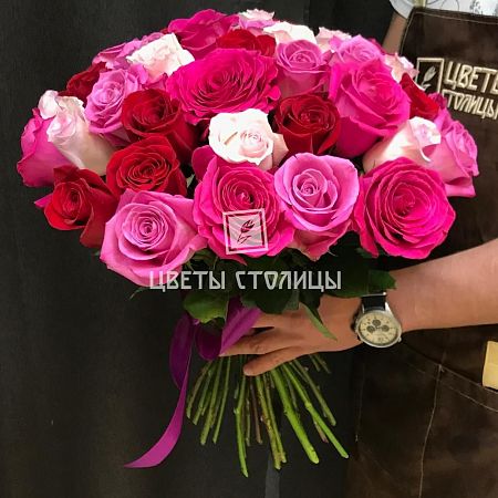 Букет розовых и красных роз