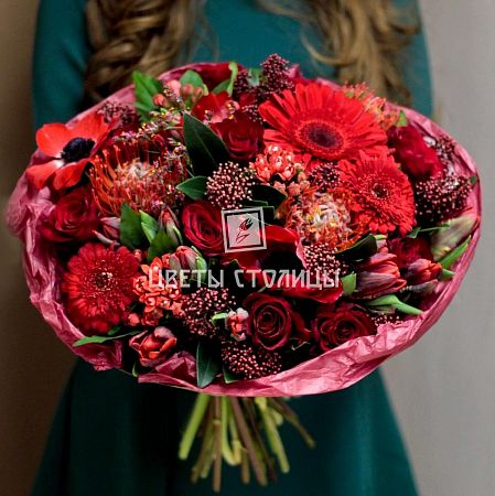 Красно-бордовый букет цветов