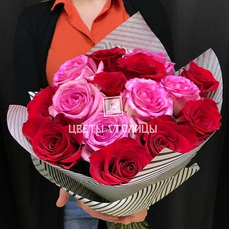Красно-розовый букет роз
