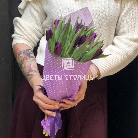Букетик фиолетовых тюльпанов 