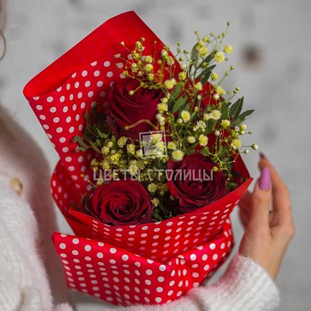 Элегантный букетик с розами