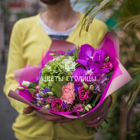 Уникальный букет с гортензией и орхидеей