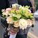 Букет невесты с кремовыми розами и орхидеями