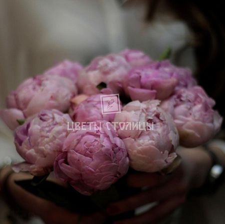 Букет розовых пионов