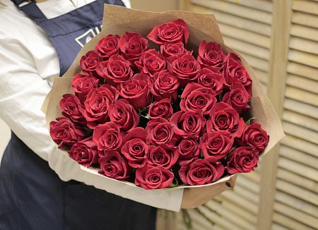 Букет бордовых роз