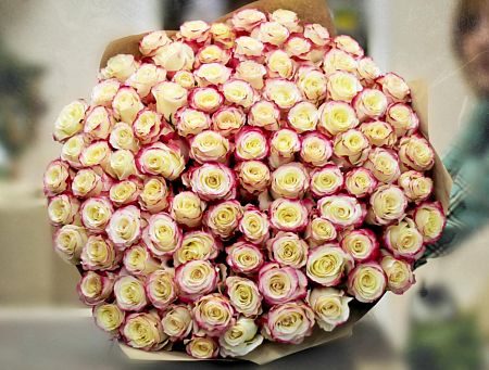 Большой красивый букет роз