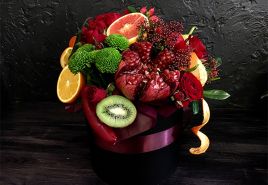 Цветы и фрукты в коробке – стильный и оригинальный подарок