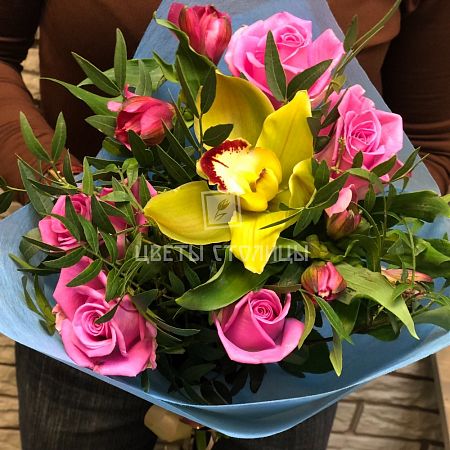 Букетик с розой и орхидеей
